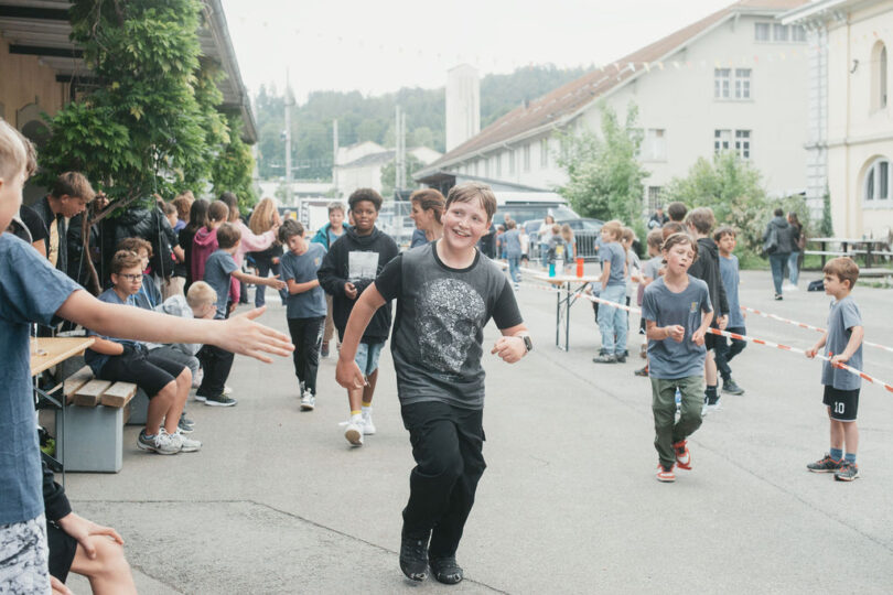Ermunterung auf den letzten Metern am Sponsorenlauf