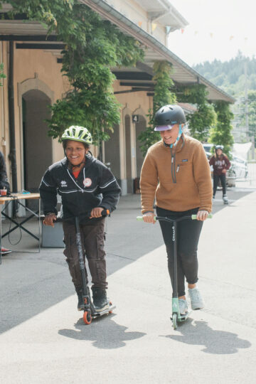 Auch mit dem Trottinett kann man am Sponsorenlauf teilnehmen